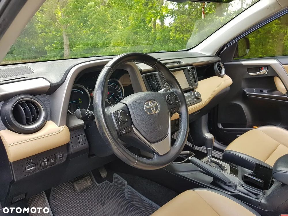 Toyota RAV4 - 10