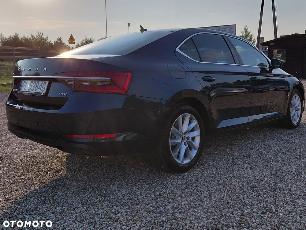 Skoda Superb 2.0 TDI SCR 4x4 Style DSG - 11
