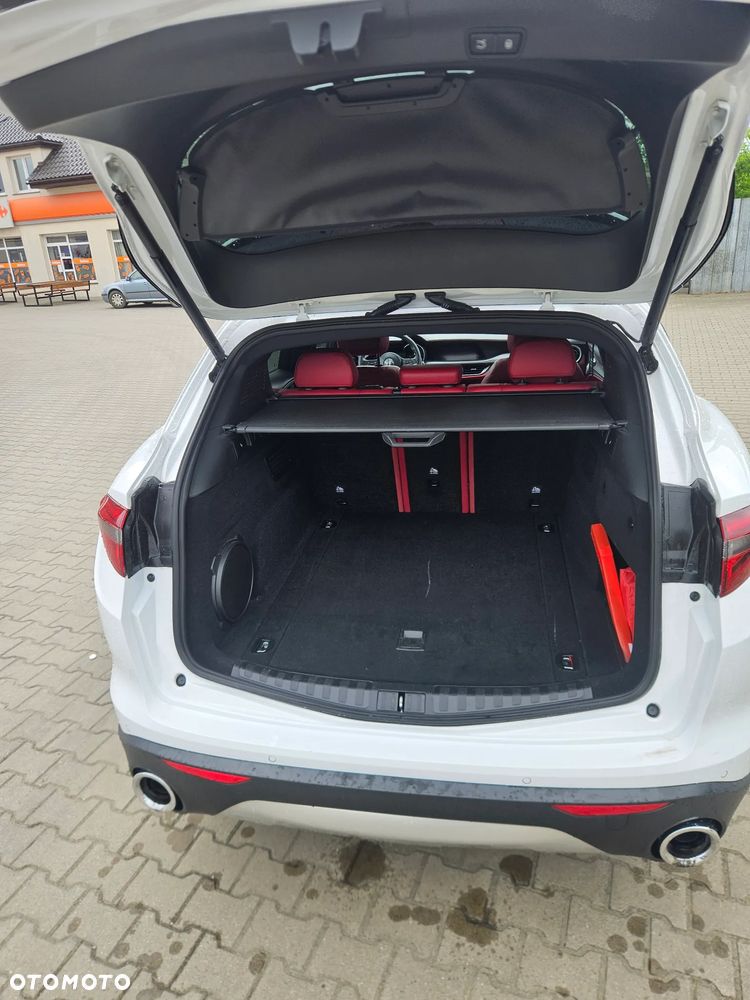 Alfa Romeo Stelvio 2.0 Turbo 16V AT8-Q4 Ti - 9
