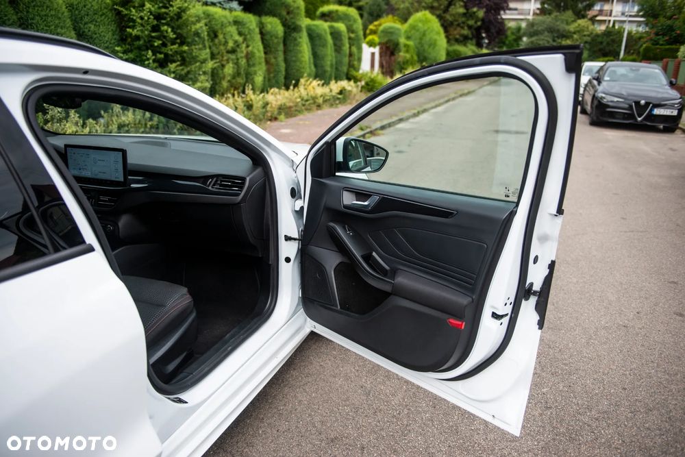 Ford Focus 1.0 EcoBoost Hybrid ST-LINE - 36