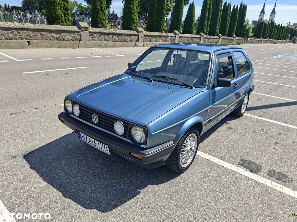 Volkswagen Golf - 1
