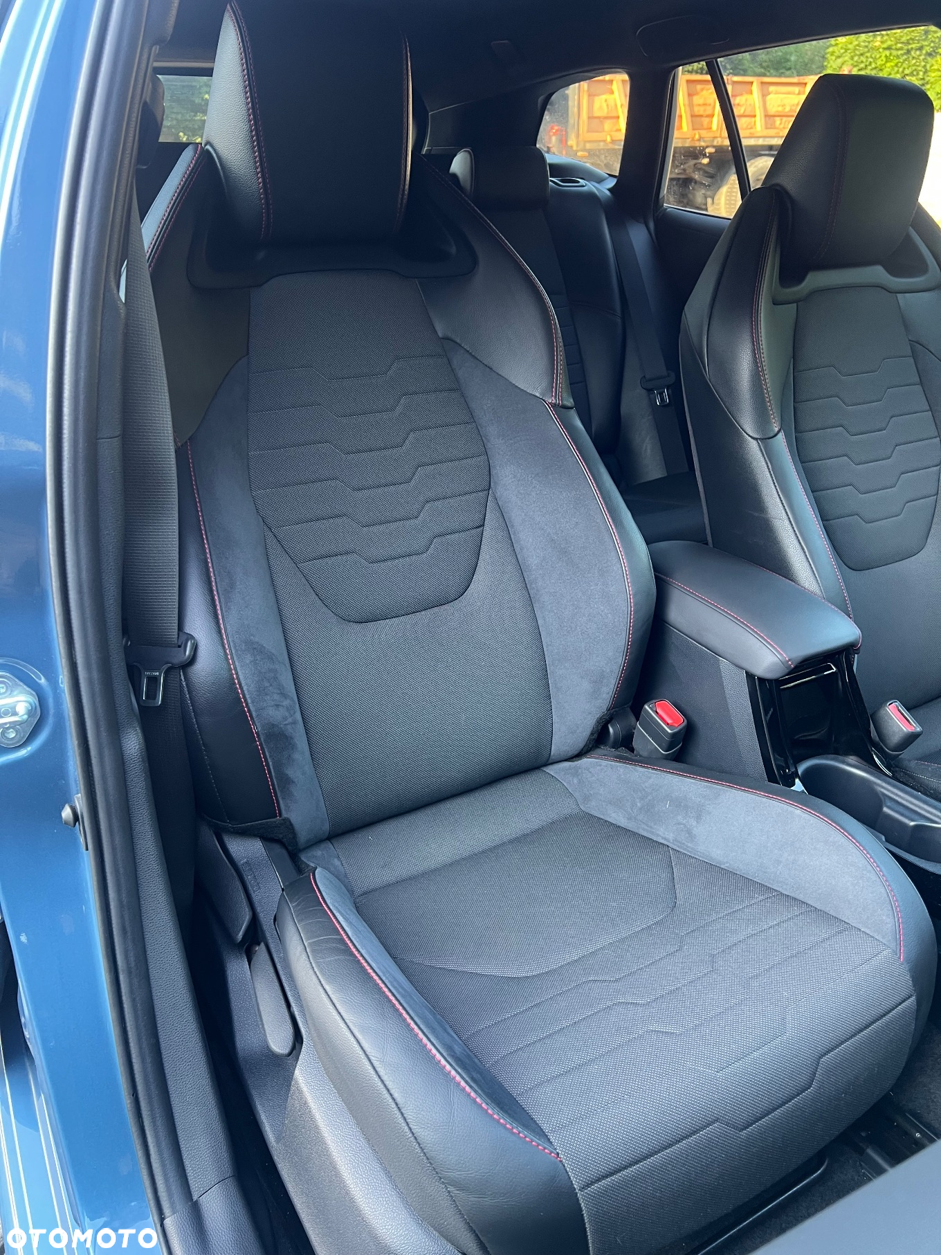 Toyota Corolla 2.0 Hybrid Touring Sports Team Deutschland - 13