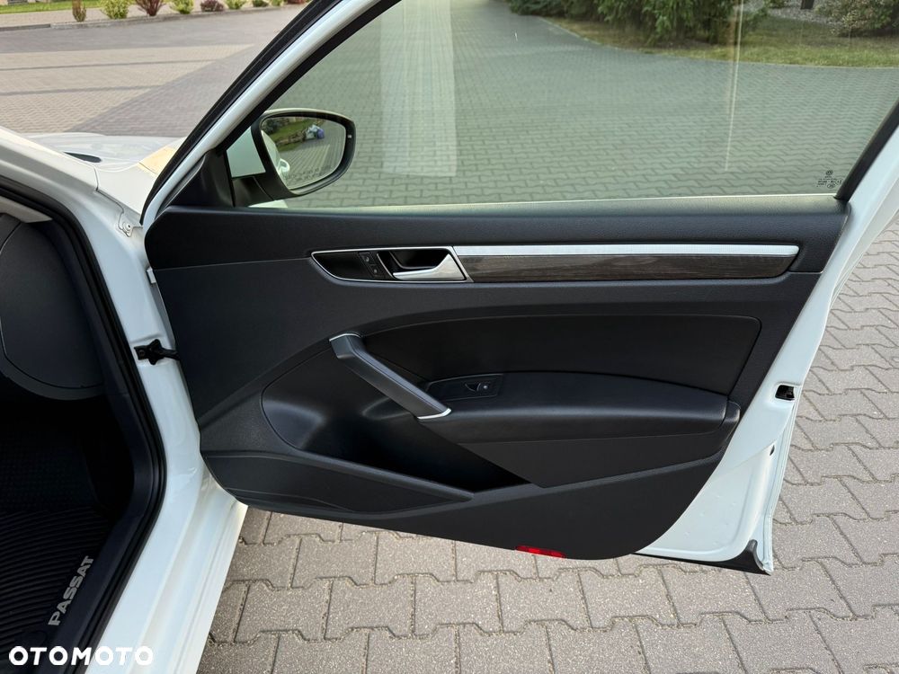 Volkswagen Passat - 22