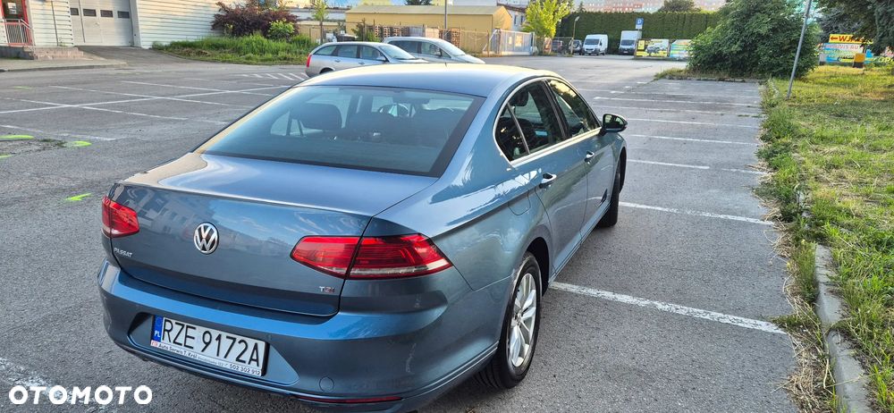 Volkswagen Passat - 4