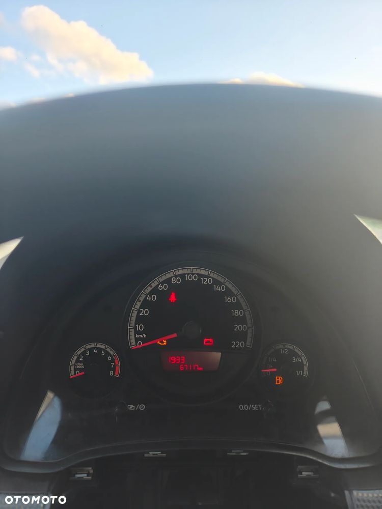 Volkswagen up! 1.0 high - 8