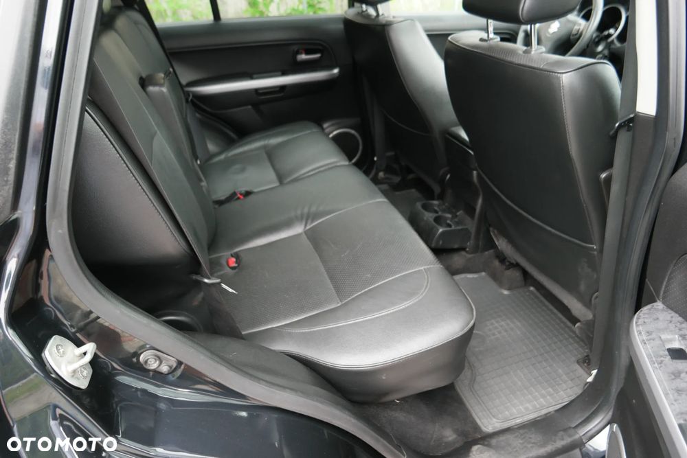Suzuki Grand Vitara 2.4 De Luxe - 22