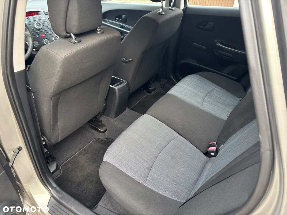 Kia Ceed - 13