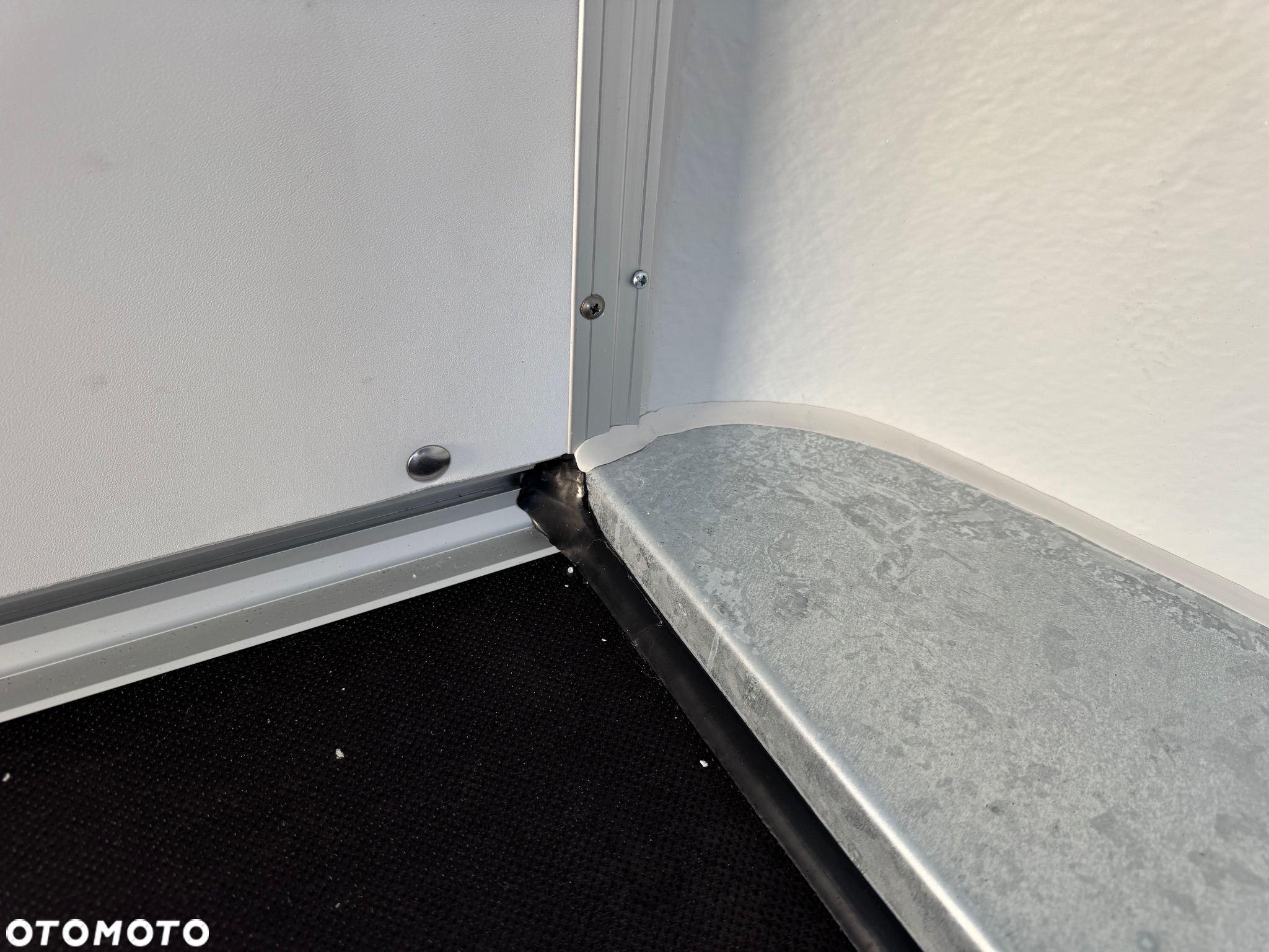 Debon C255 PPL | drzwi boczne / 255 x 125 cm / 1300kg DMC - 14