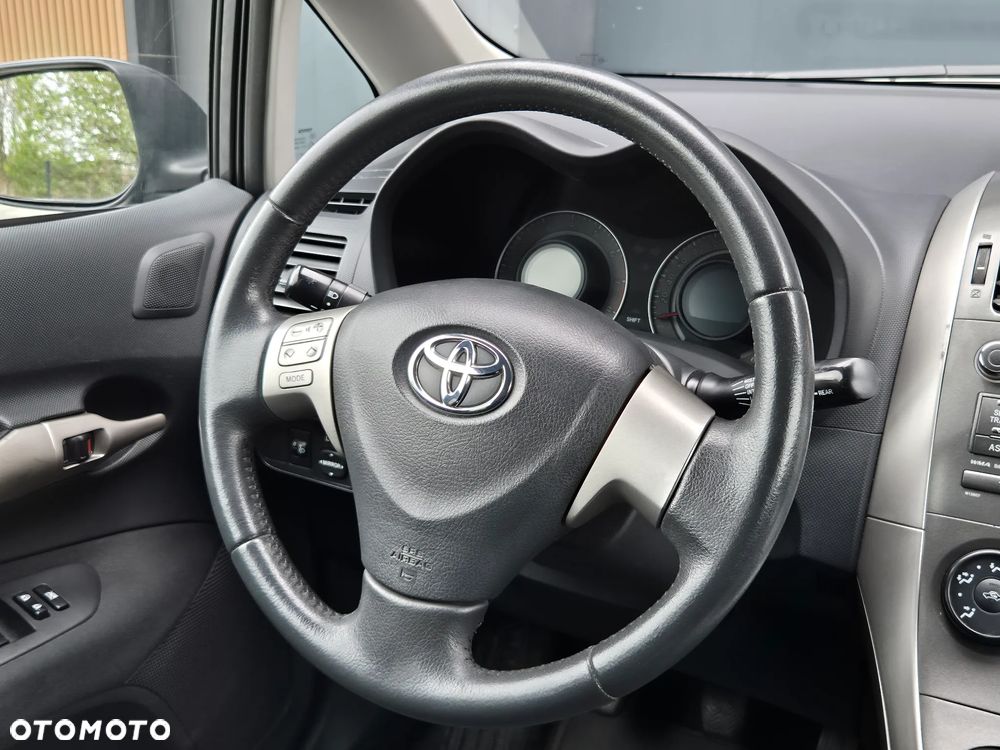 Toyota Auris 1.4 VVT-i Terra - 14