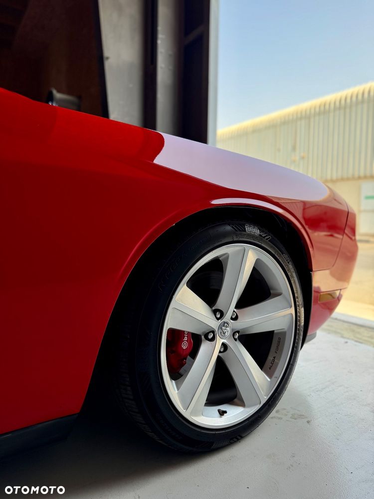 Dodge Challenger 6.1 SRT8 - 17