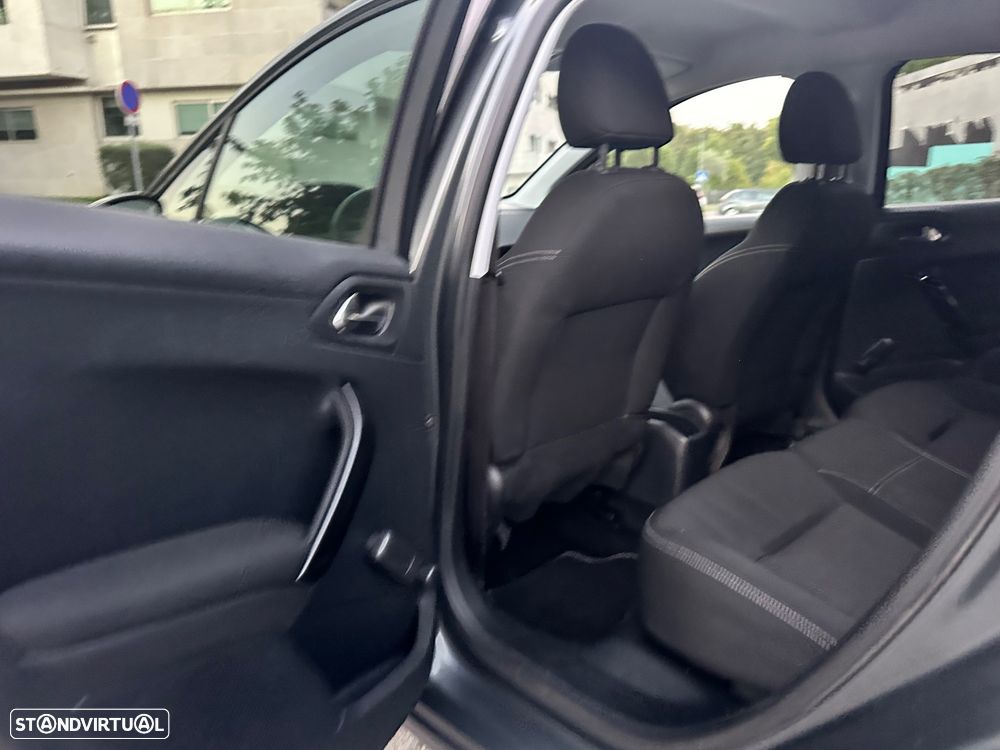 Peugeot 208 1.6 BlueHDi Style - 34