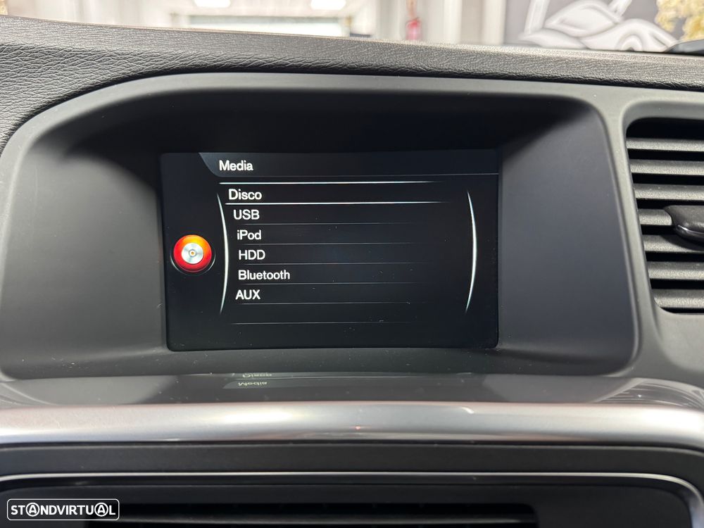 Volvo V60 D2 Momentum - 31