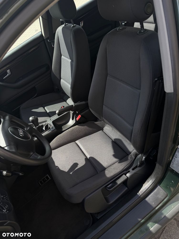 Audi A4 Limousine - 16
