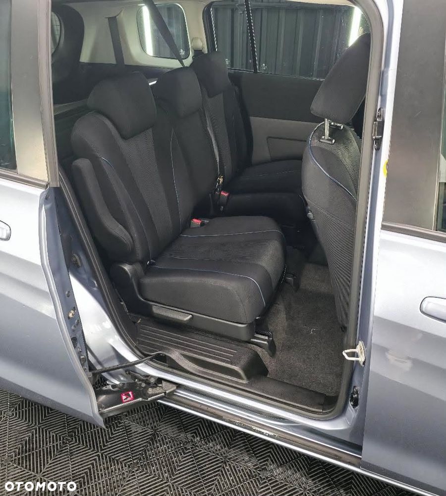 Mazda 5 - 8