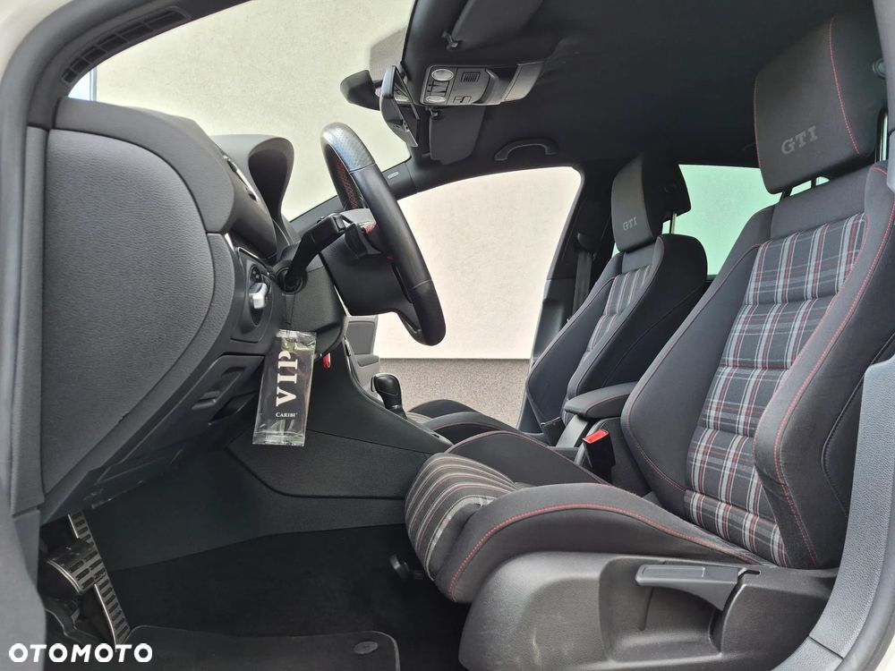 Volkswagen Golf 2.0 GTI DSG - 18