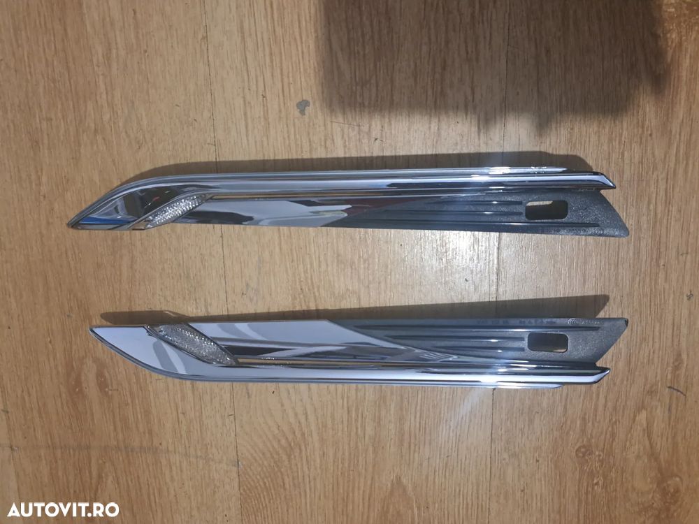 Ornament grila bandou semnalizare suplimantara stanga dreapta bara fata Original BMW F06 F12 F13