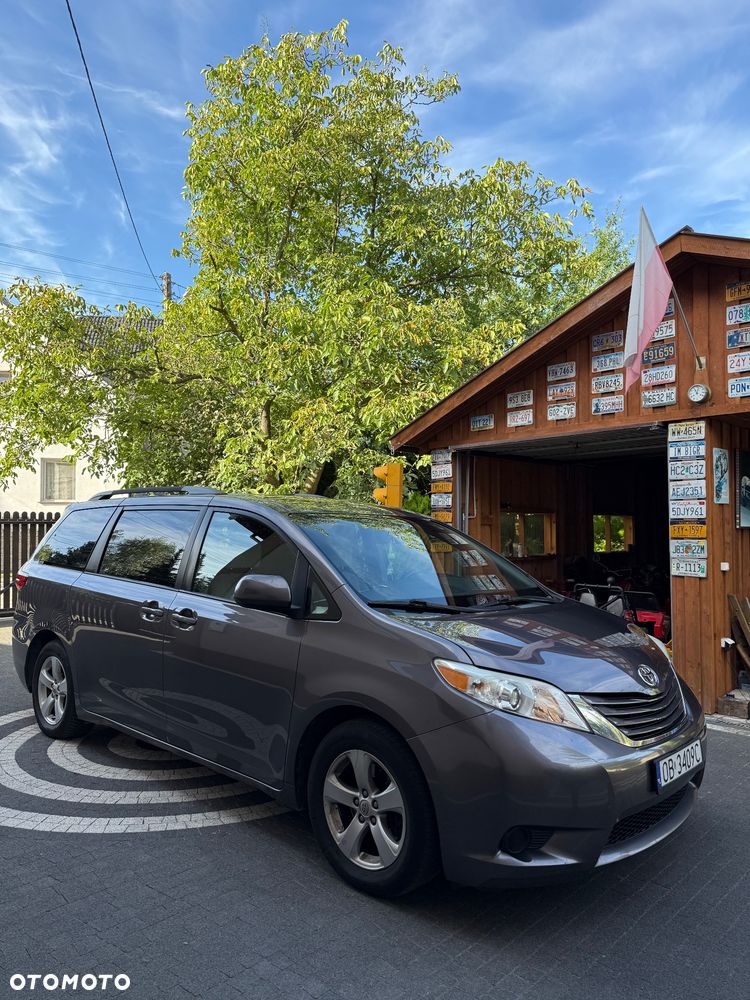 Toyota Sienna 3.5 V6 - 6
