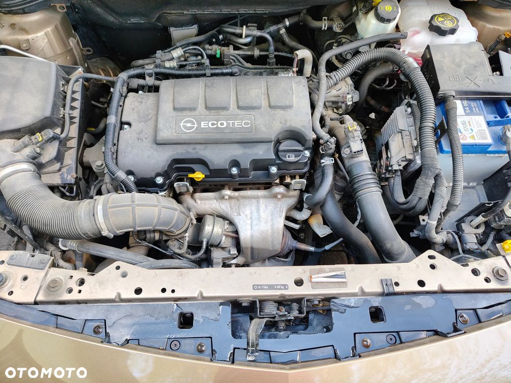 Opel Astra 1.4 T Executive - 9