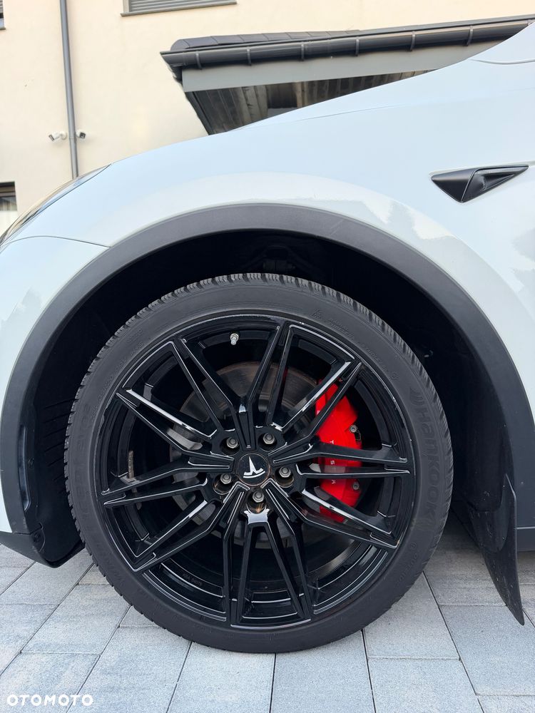 Tesla Model Y Performance AWD - 15