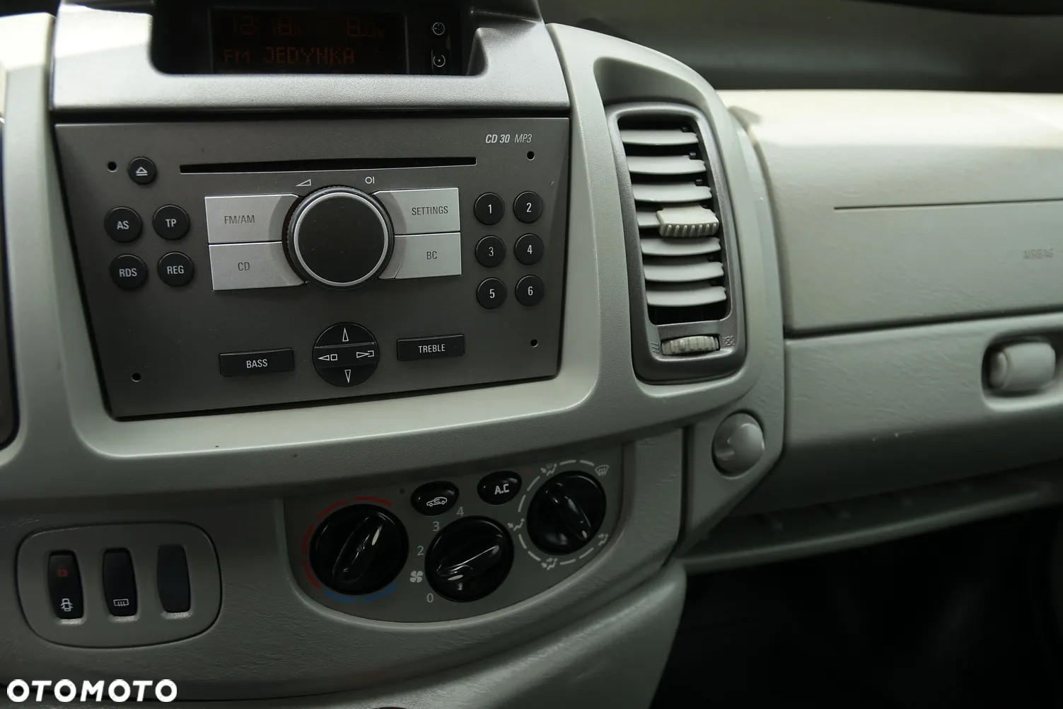 Opel Vivaro - 28