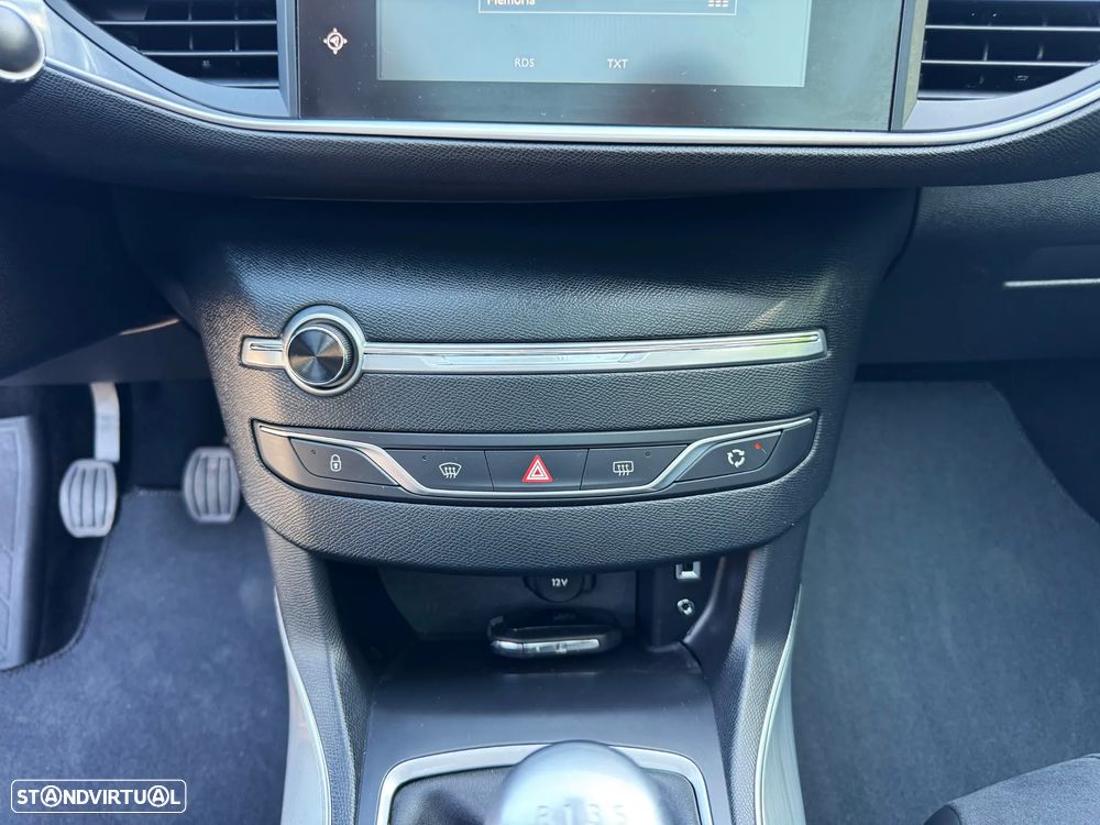 Peugeot 308 1.2 PureTech Allure Full LED - 29