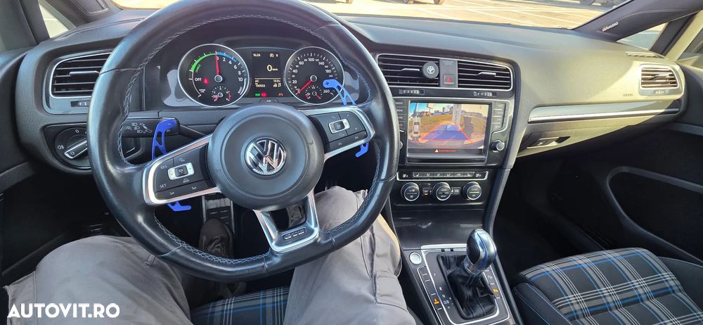 Volkswagen Golf - 14