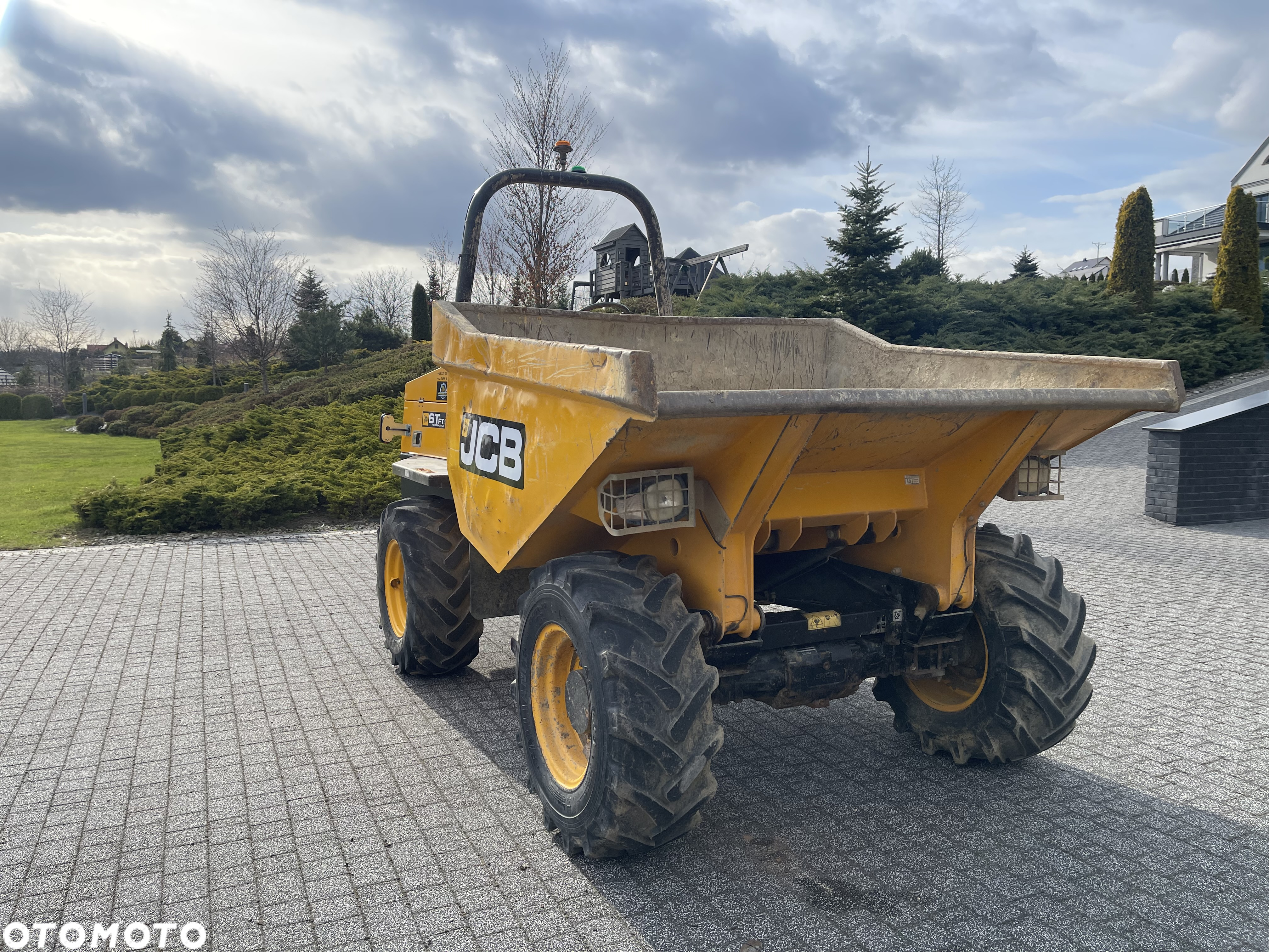 JCB 6TFt - 3