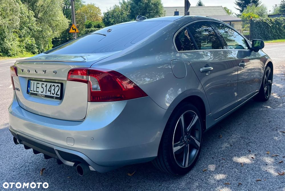 Volvo S60 D2 R-Design - 2