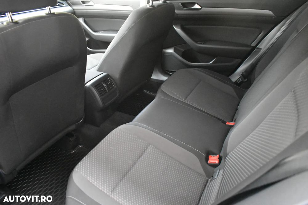 Volkswagen Passat 1.5 TSI ACT DSG Advance - 20