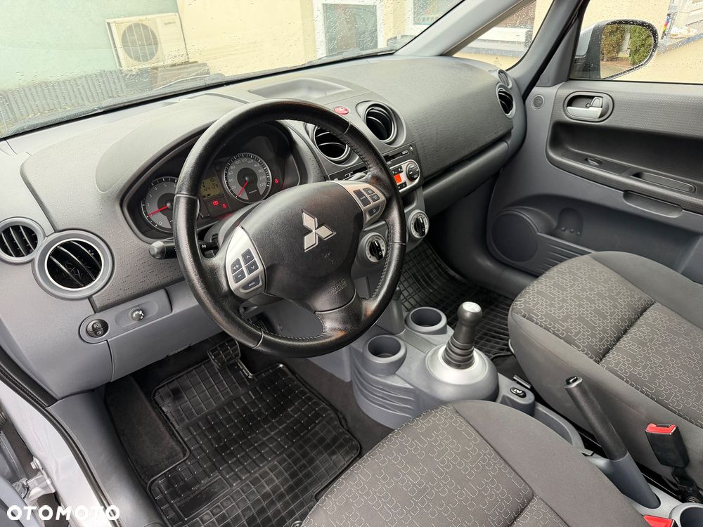 Mitsubishi Colt - 13