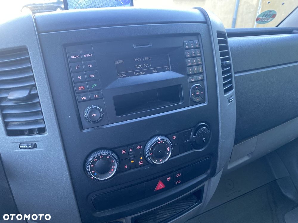 Volkswagen Crafter 2.0 Tdi 136KM Sredniak 3.3m Klima Kamera 2.8 tony hak  2016 Zadbany - 5