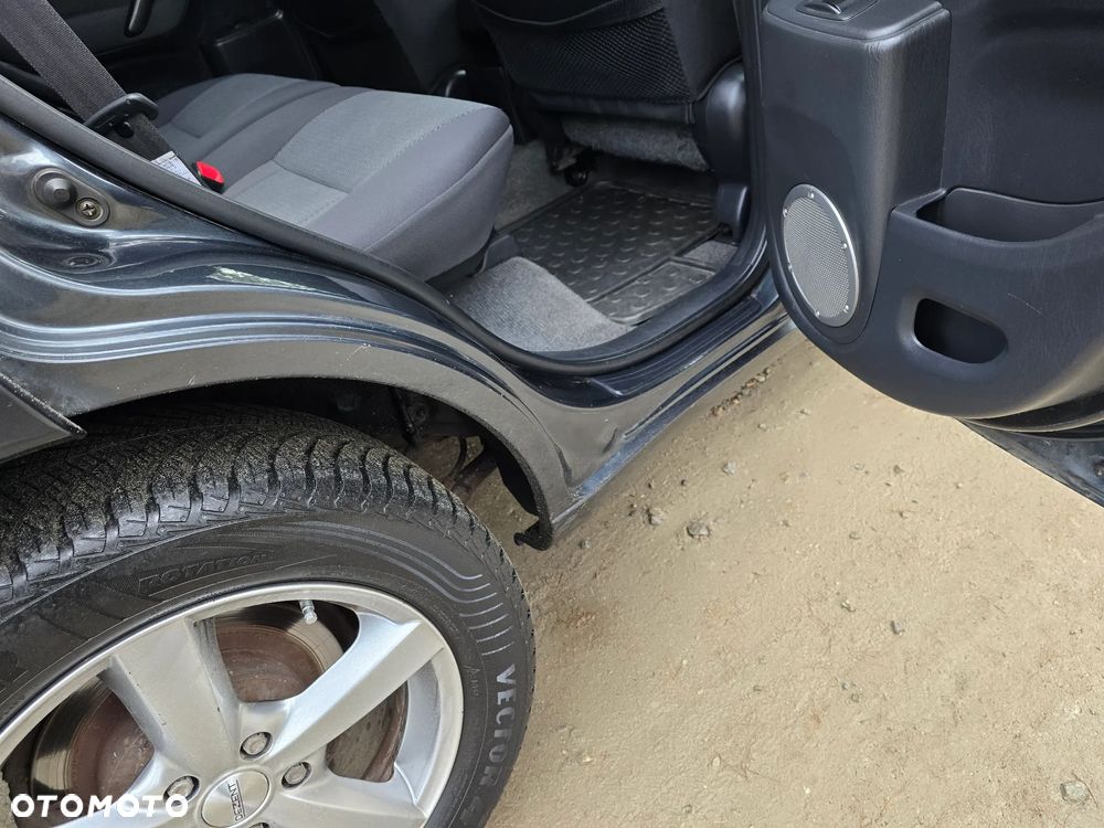 Toyota RAV4 2.0 VVT-i 4x4 - 27