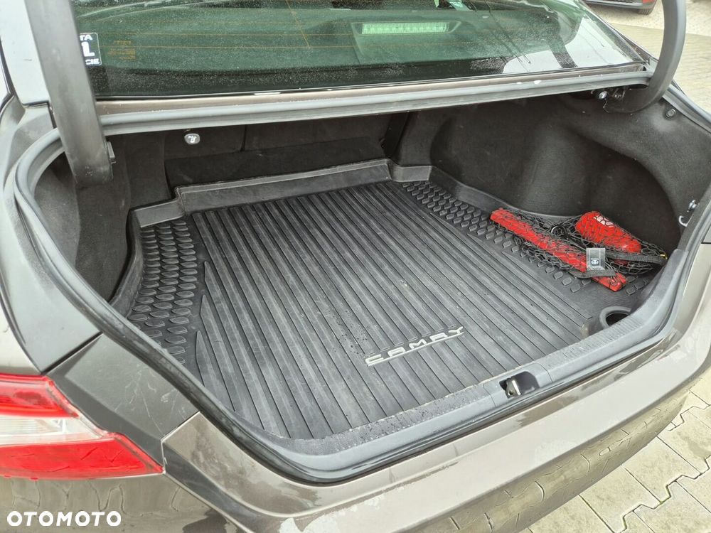 Toyota Camry 2.5 Hybrid Comfort CVT - 25