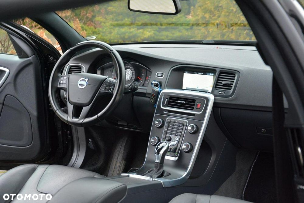 Volvo V60 D4 Geartronic Momentum Pro - 25