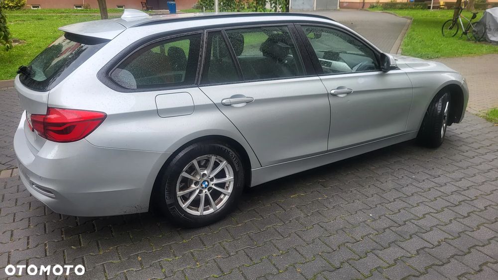 BMW Seria 3 320i Touring xDrive - 6