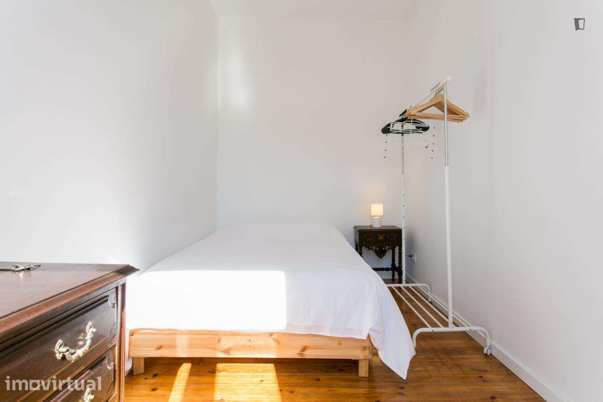 Quarto - localizado em Anjos Lisbon - Grande imagem: 2/26