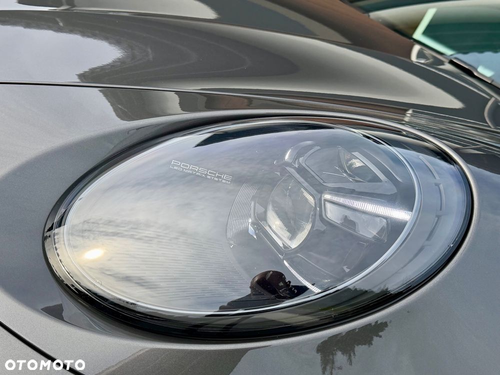 Porsche 911 Carrera 4S - 12