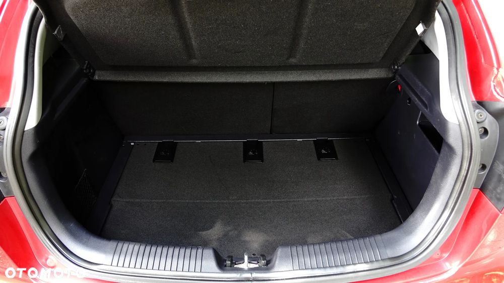 Kia Rio 1.4 Dream Team Edition - 32