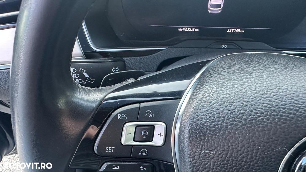Volkswagen Passat - 12
