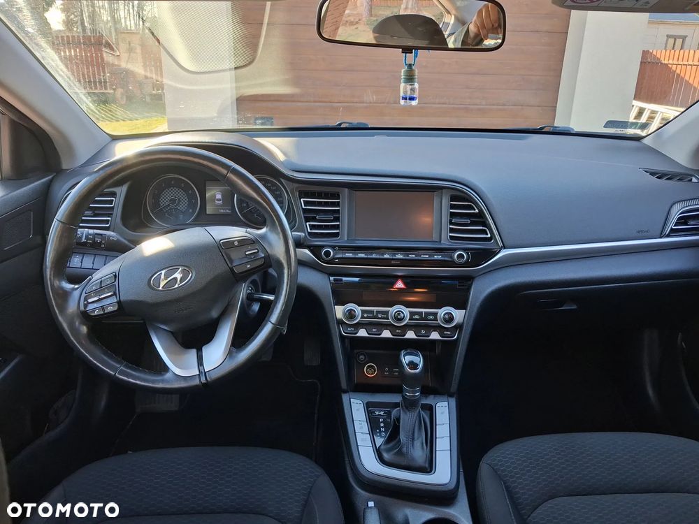 Hyundai Elantra 1.6 Comfort - 6