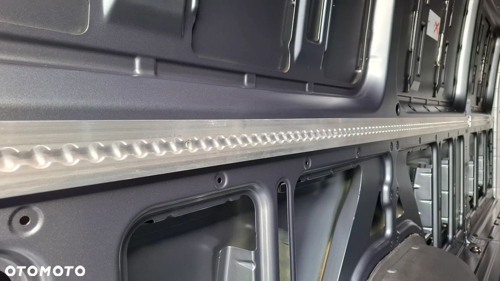 Mercedes-Benz Sprinter - 28
