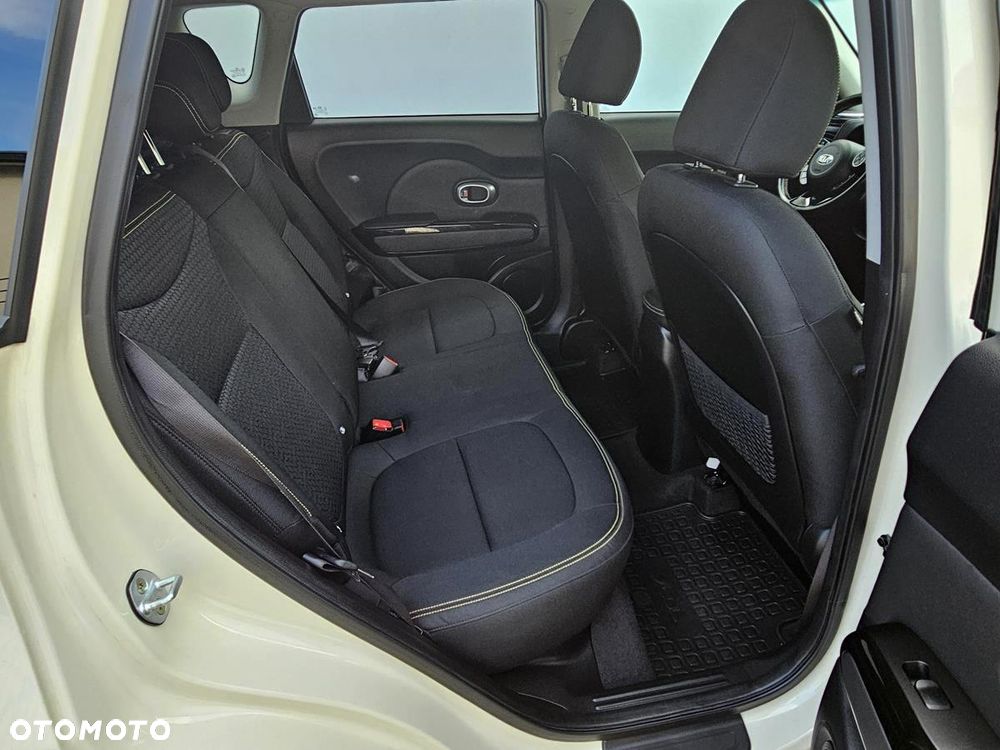 Kia Soul 1.6 CRDI Dream Team Edition - 23