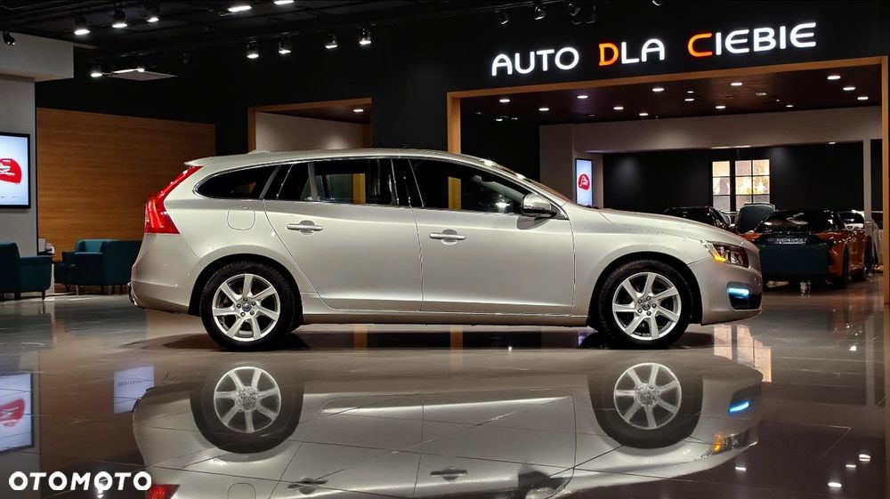 Volvo V60 D4 Momentum - 8