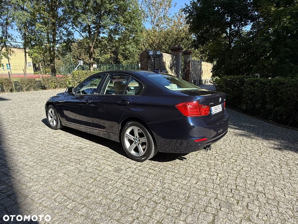 BMW Seria 3 328i xDrive - 9