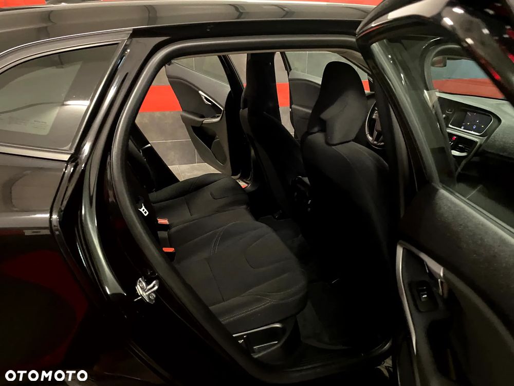 Volvo V40 D2 Drive-E R-Design Momentum - 22