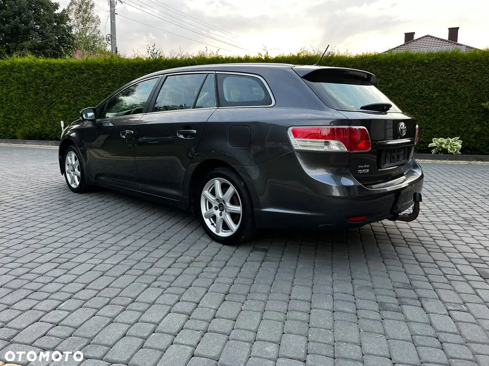 Toyota Avensis - 5