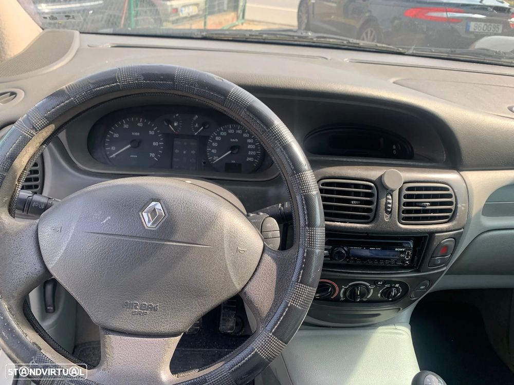 Renault Scénic 1.4 16V - 10