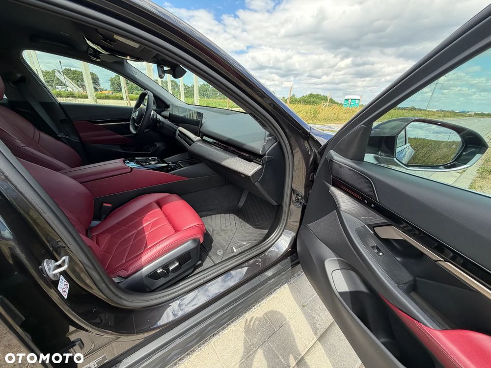 BMW Seria 5 520i mHEV - 13