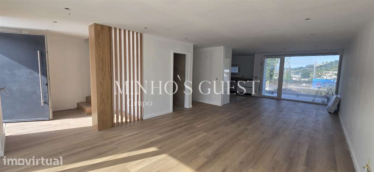 Exclusiva Moradia V3 c/ Suite, Closet e Jardim em Palmeira, Braga - Grande imagem: 5/35