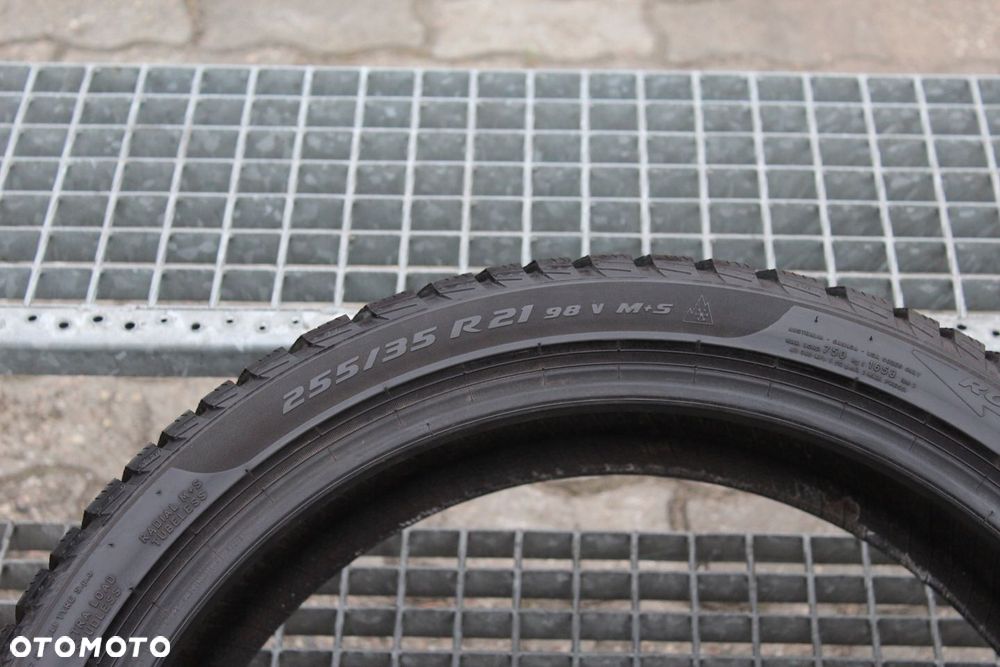 1x 255/35R21 98V XL PIRELLI WINTER SOTTOZERO 3 22r 7mm - 4